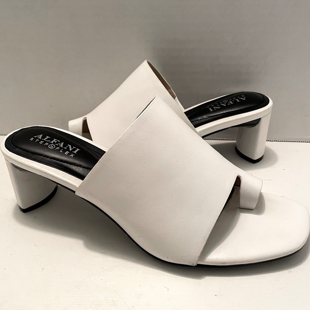 ALFANI STEP 'N FLEX Women's White Leather Colyerr Thong Slip-On Sandal
